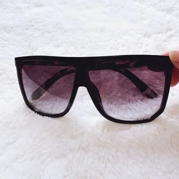 Kira Black Oversized Sunglasses - Picture 2 of 11